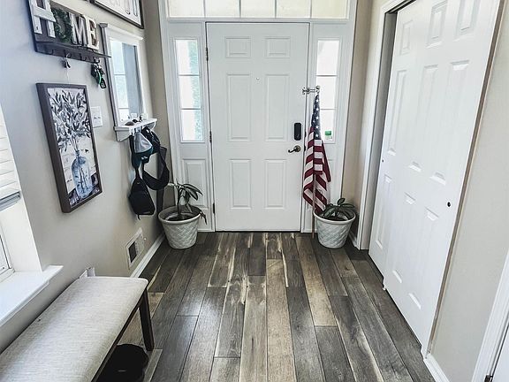 3rd image of 40 Meadow Cir