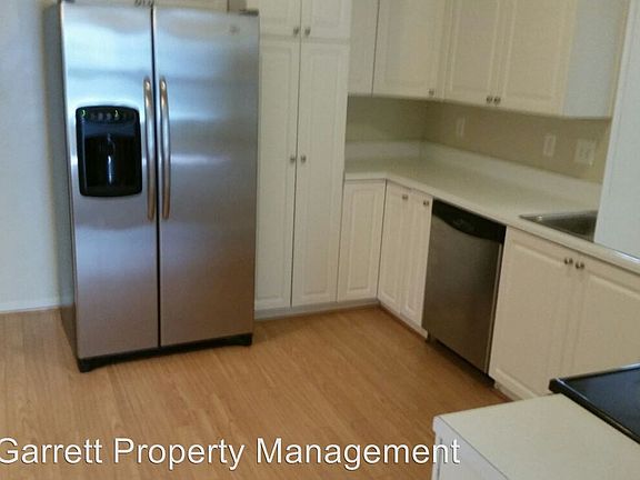 3rd image of 1477 Berkshire Dr
