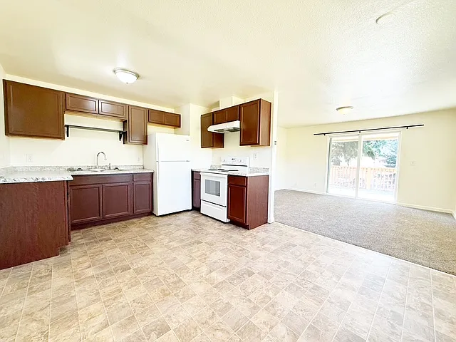 2860 Hemlock St #B — Photo 4