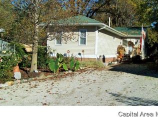1554 S Shumway St, Taylorville, IL 62568
