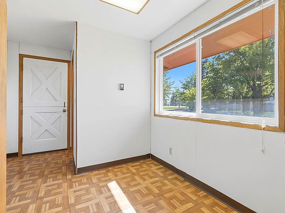 5th image of 2144 Hamilton Ave