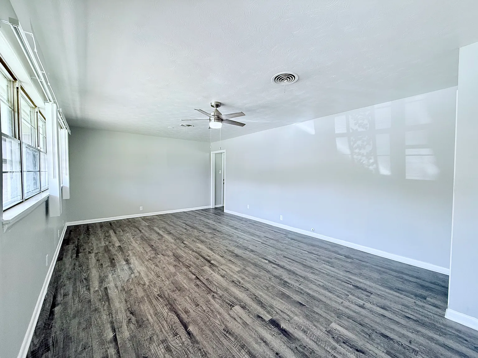 3 bed, 1.5 bath, 1640 sqft, $1,575 — Photo 2