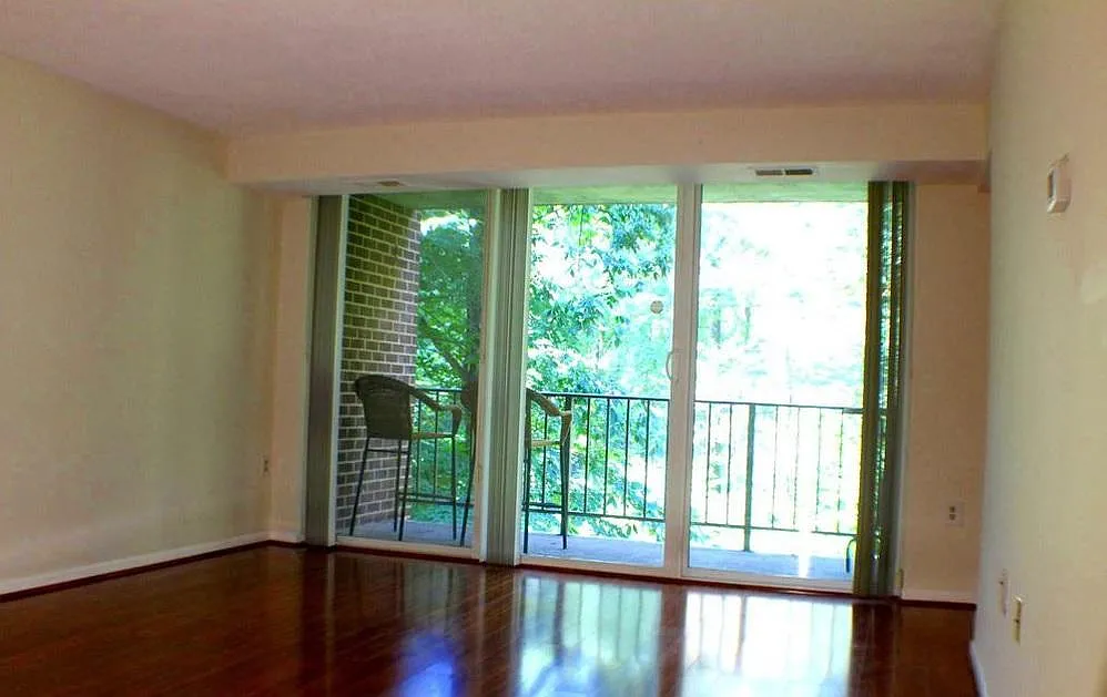 2 bed, 993 sqft, $1,995 — Photo 2