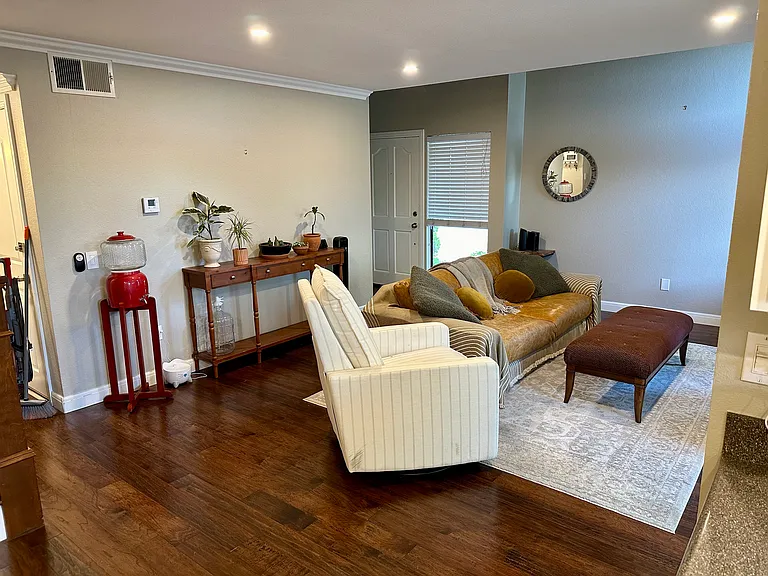 926 Powell Ct — Photo 4