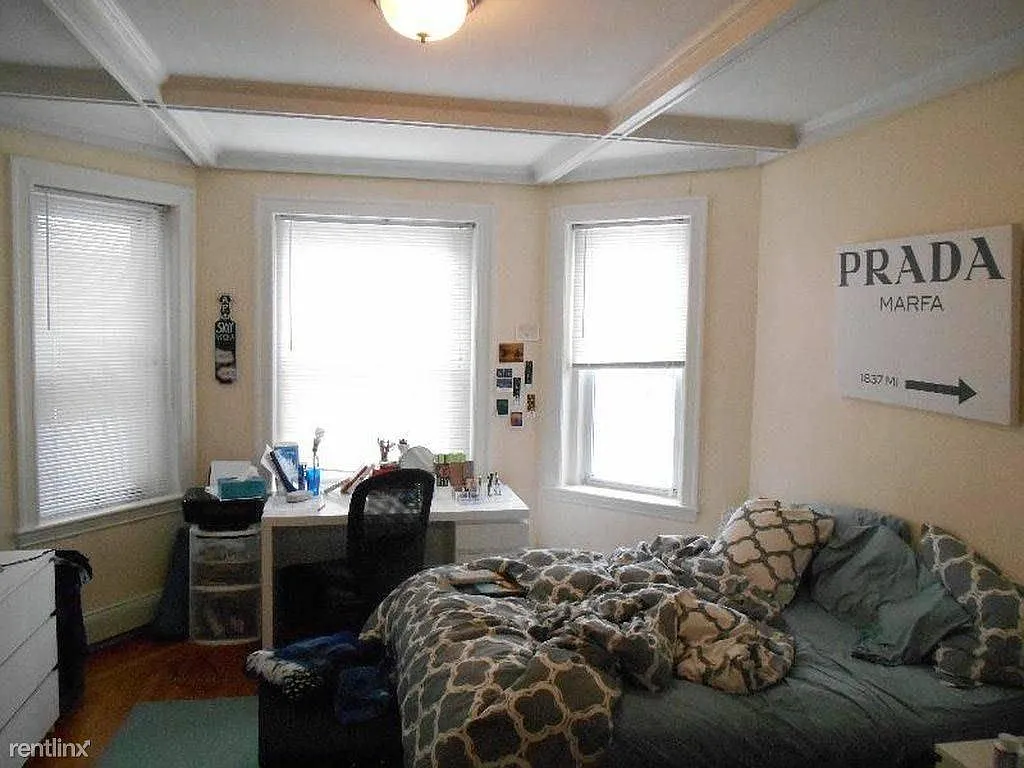 4 bed, 2.0 bath, 1900 sqft, $4,800 — Photo 2