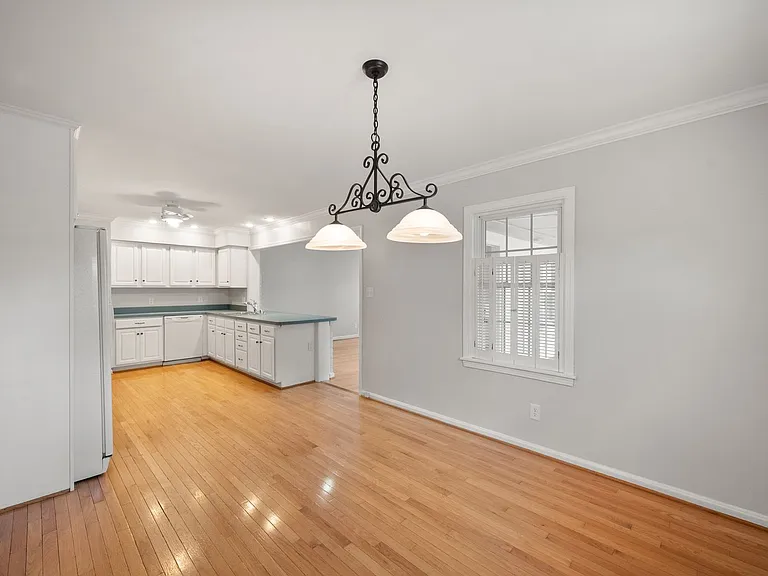 812 Beechwood Rd — Photo 10