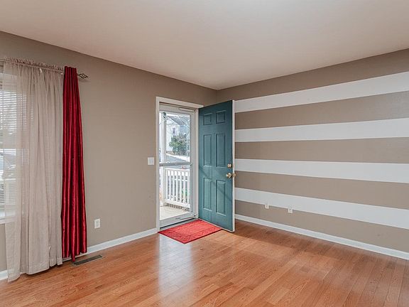 4th image of 1306 Goldfinch Dr