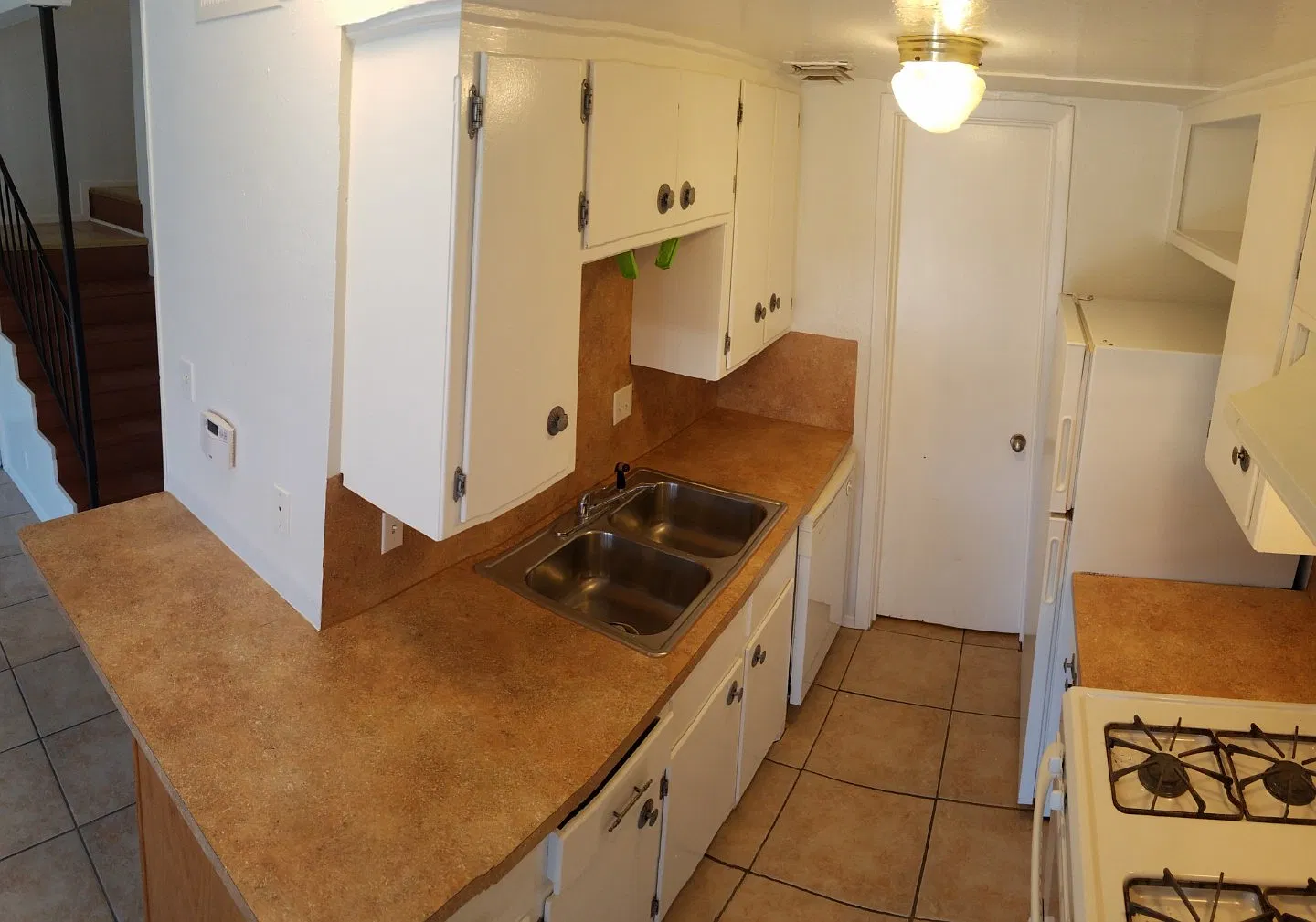 2 bed, 1.5 bath, 1010 sqft, $1,600 — Photo 3