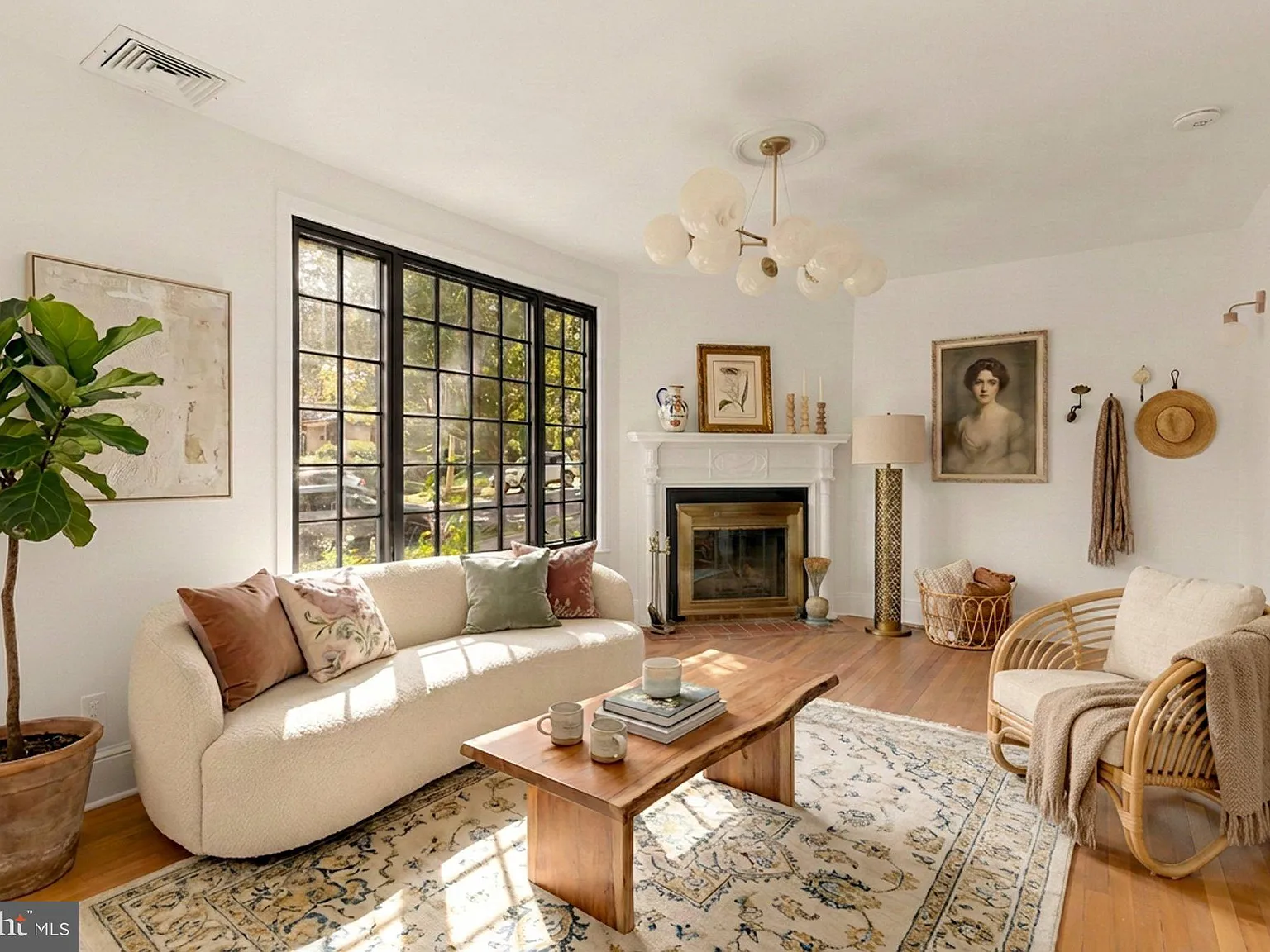 3 bed, 2.5 bath, 1500 sqft, $6,000 — Photo 2