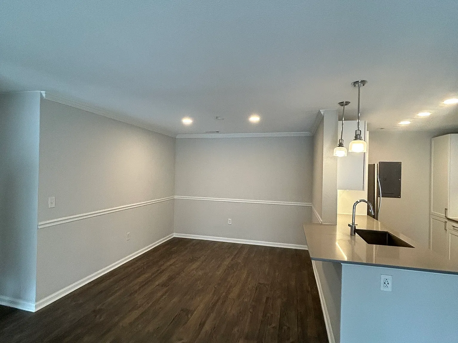 3 bed, 2.0 bath, 1439 sqft, $6,734 — Photo 3