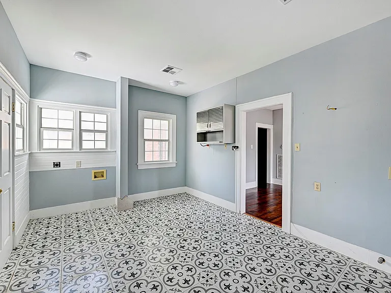 512 W Pierce St — Photo 8