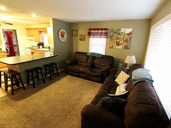 4th image of 1406 N Villa Dr