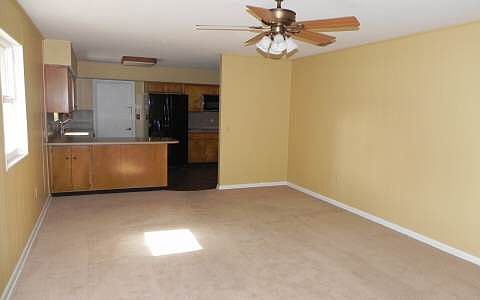 4th image of 1001 Pineview Cir