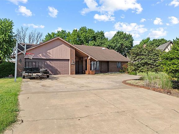 2nd image of 103 Cardinal Cir