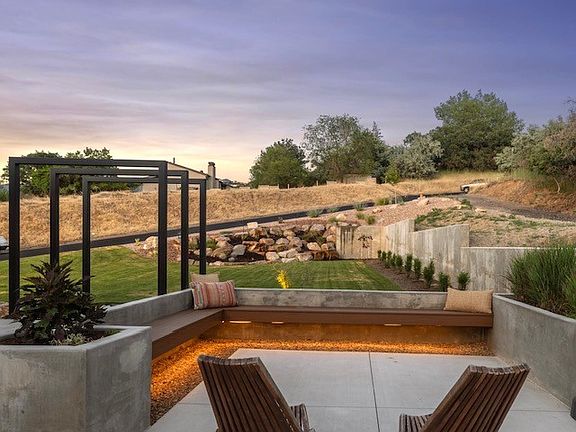 Amazing side and backyard for rental utilization.