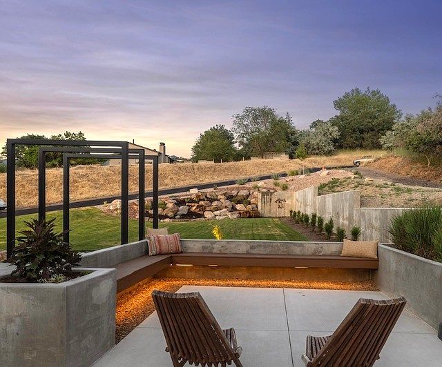 Amazing side and backyard for rental utilization.