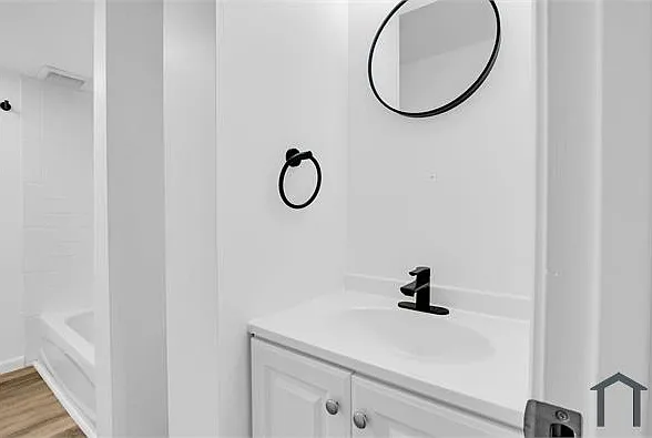 343 Sheffield Ave #B — Photo 1