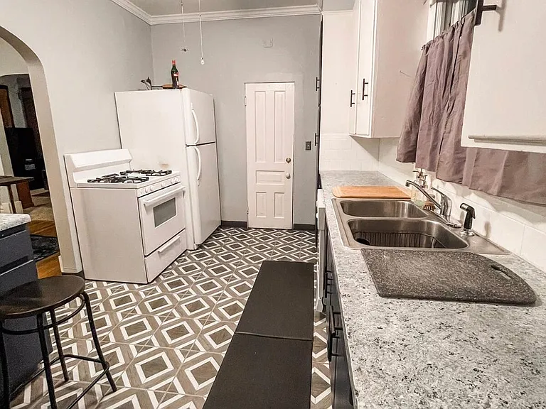 942 Pine Ave NW #1 — Photo 2