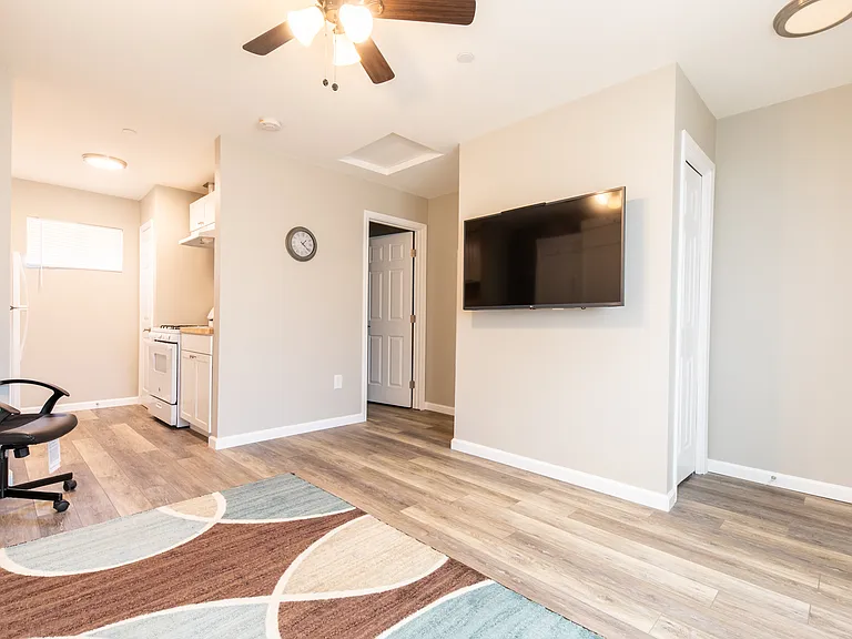 251 S Tehama St #14 — Photo 3