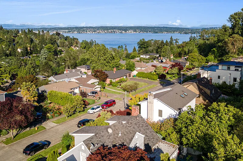 4 bed, 2.0 bath, 2110 sqft, $5,000 — Photo 3