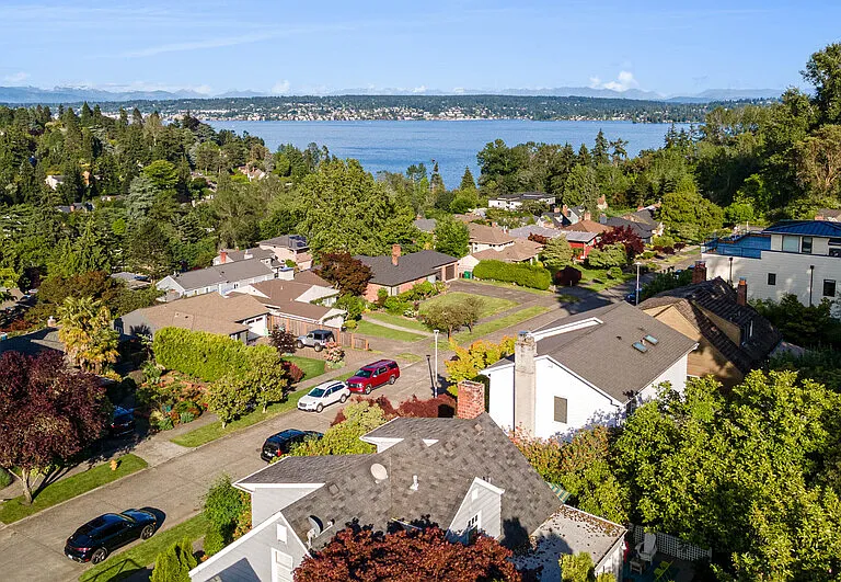 5051 Harold Pl NE — Photo 3