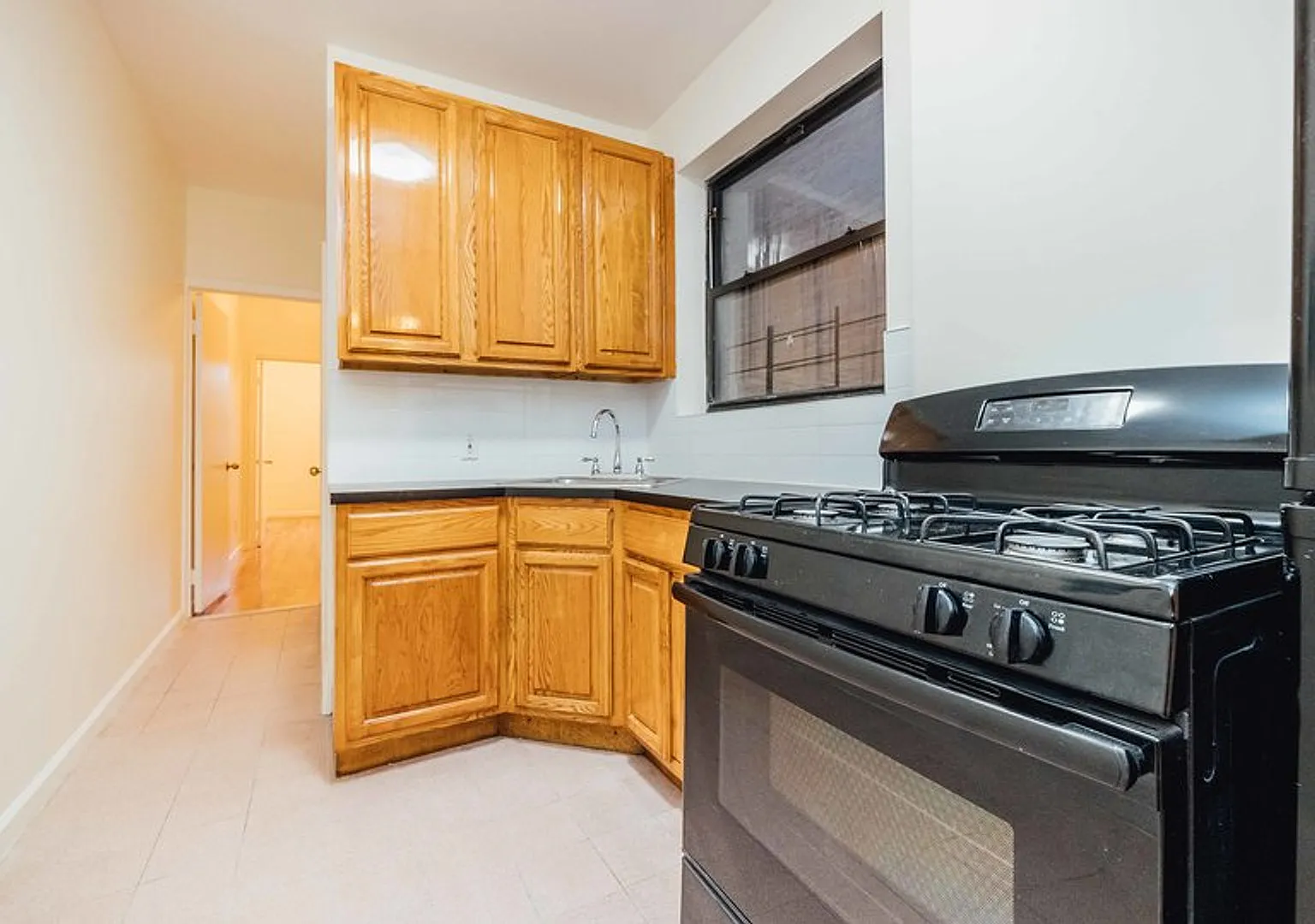 10 Menahan Street — Photo 2