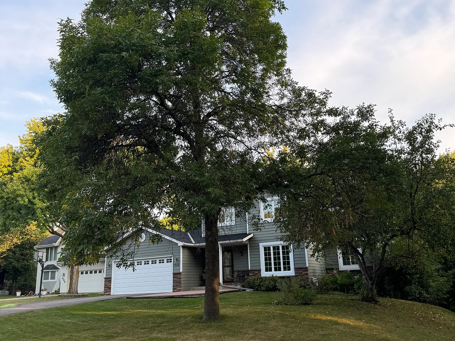 4 bed, 2600 sqft, $3,450 — Photo 3