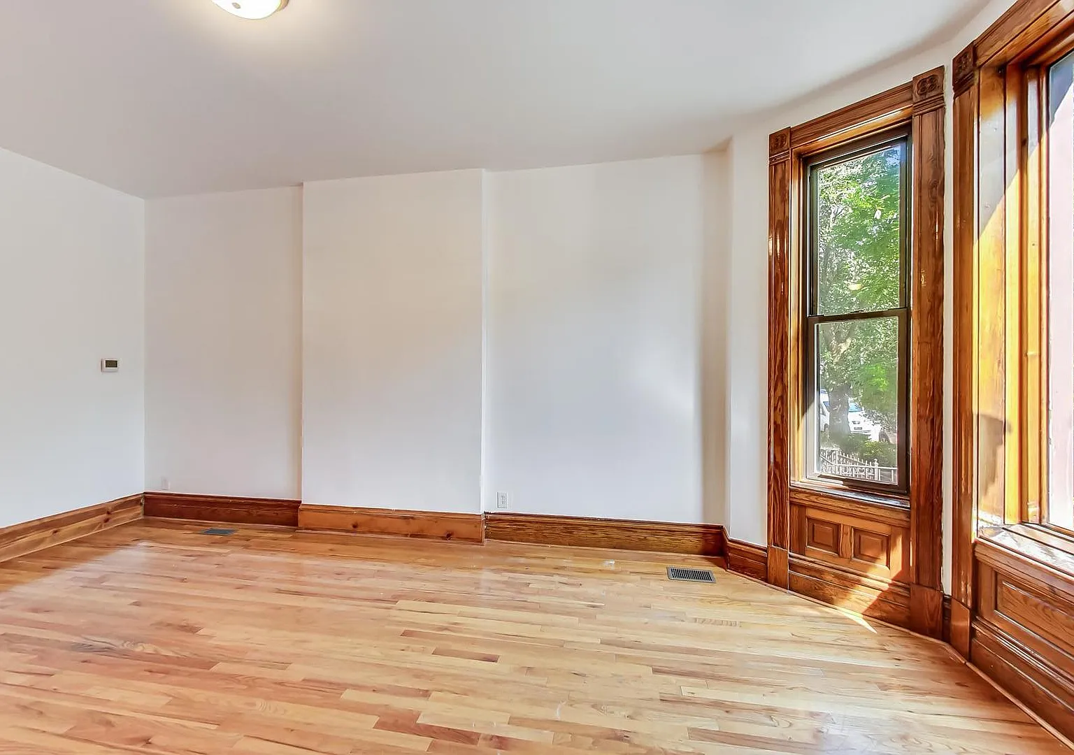 4 bed, 2255 sqft, $3,967 — Photo 4