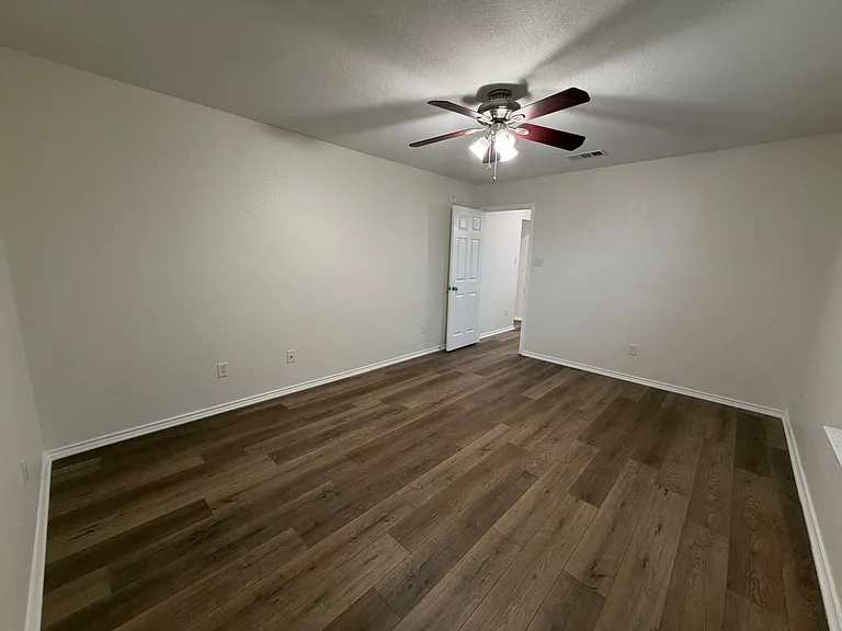 404 Kylar St — Photo 13