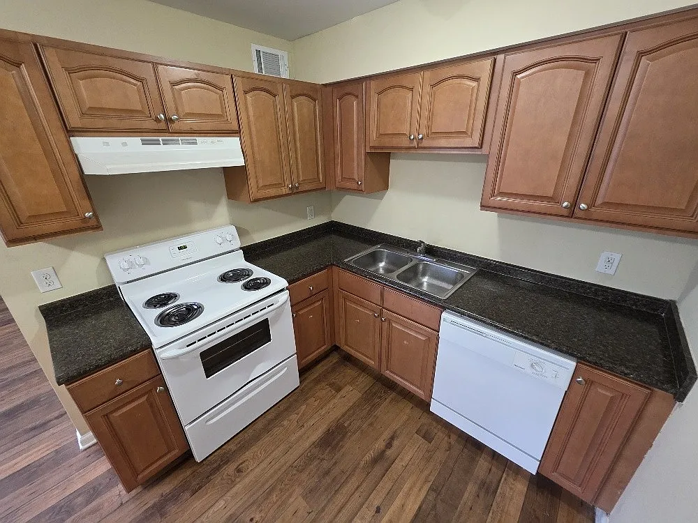 1 bed, 1.0 bath, 720 sqft, $949 — Photo 3
