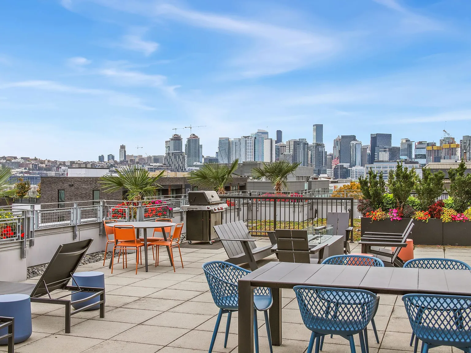 Welcome to Dexter Hayes! Modern convenience with exceptional views! — Photo 3