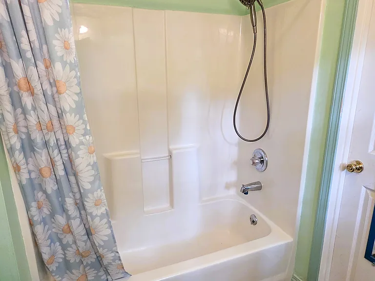 90 Taylor Ave — Photo 10