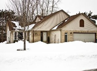 2095 Amy Cir, North Saint Paul, MN 55109