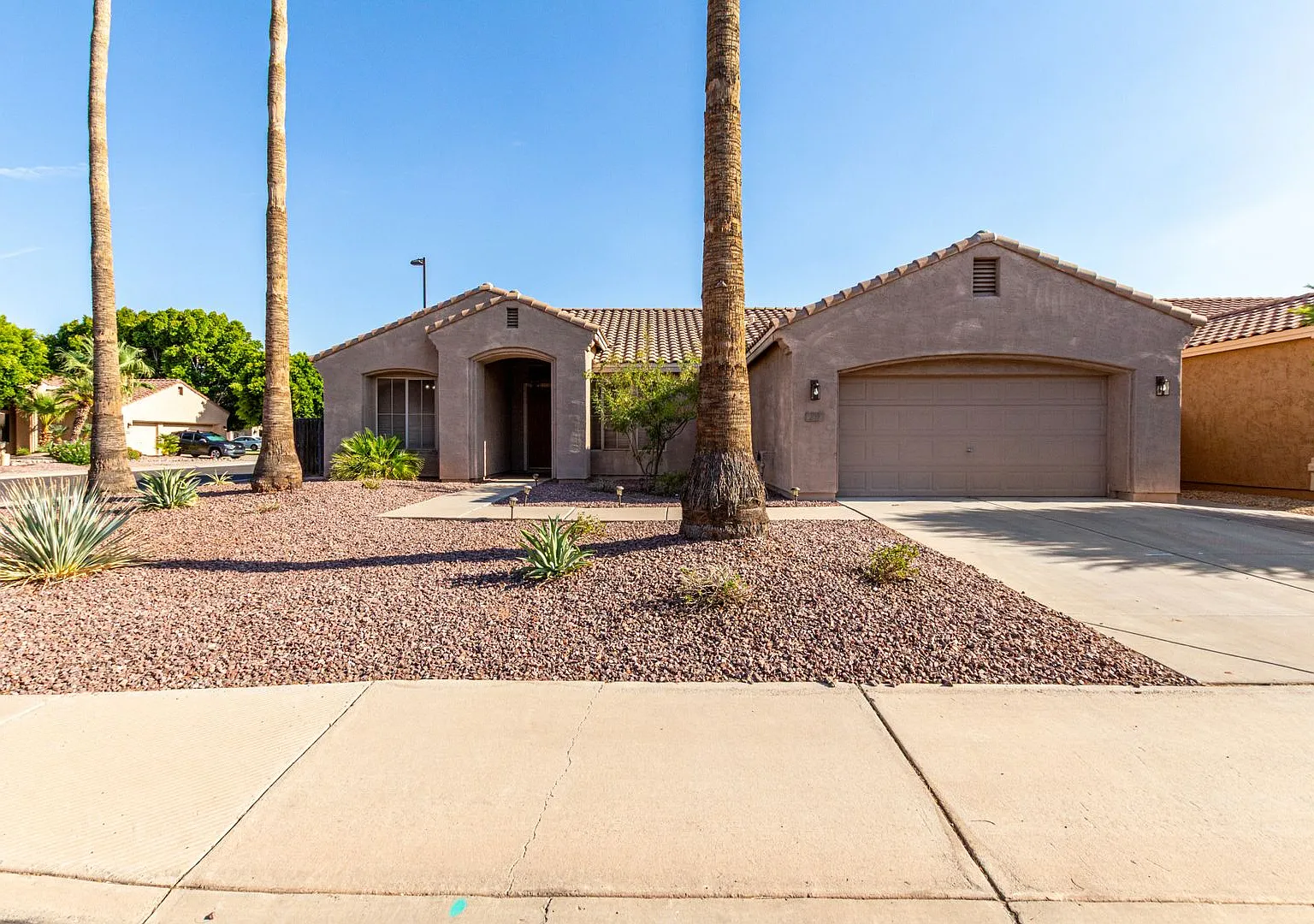 3bed, 2 bath Gilbert home with POOL — Photo 1