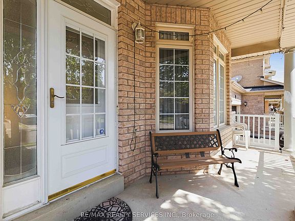 2nd image of 82 Mainard Cres