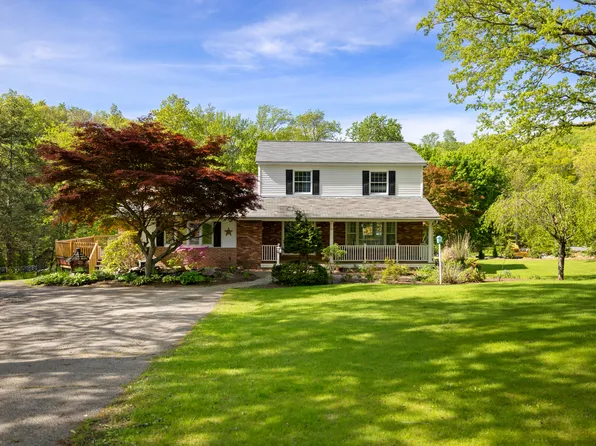 10 Rockwood Lane, Danbury, CT 06811