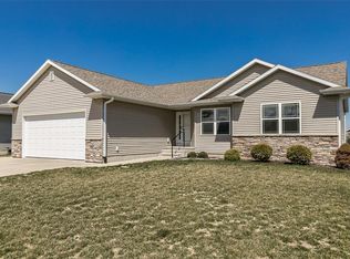 6402 Deer Stone Dr SW, Cedar Rapids, IA 52404