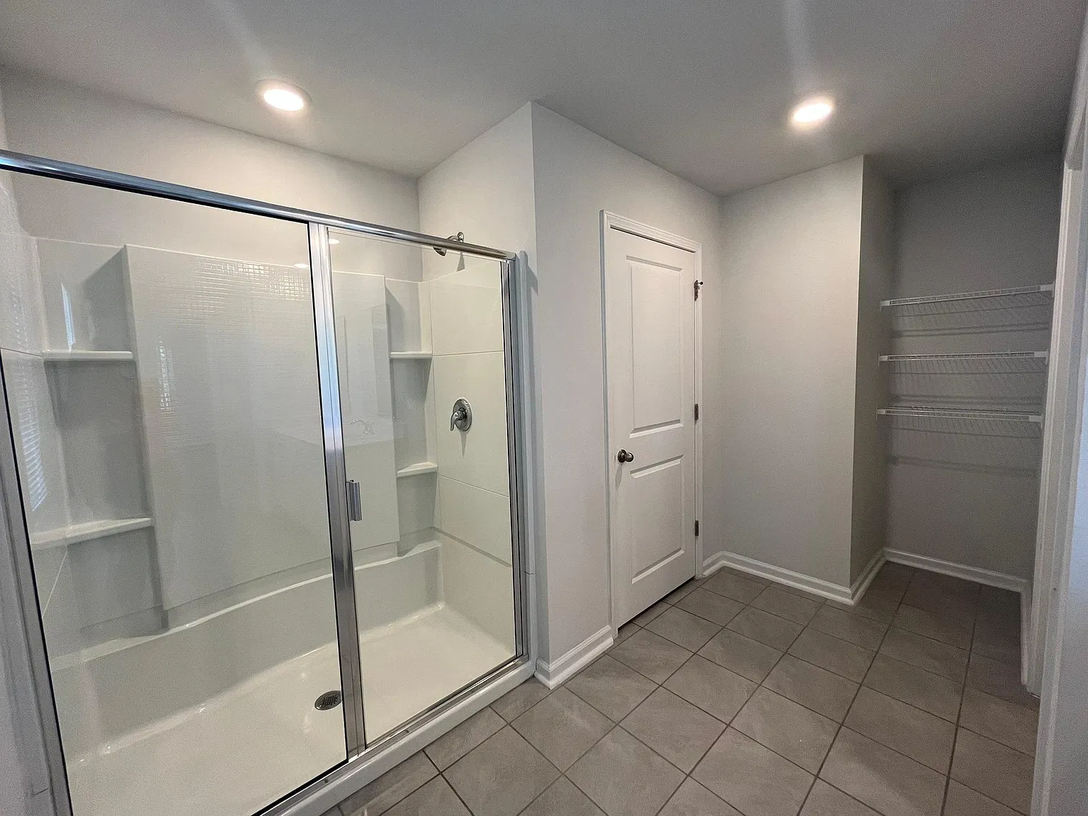 4 bed, 2340 sqft, $2,550 — Photo 3