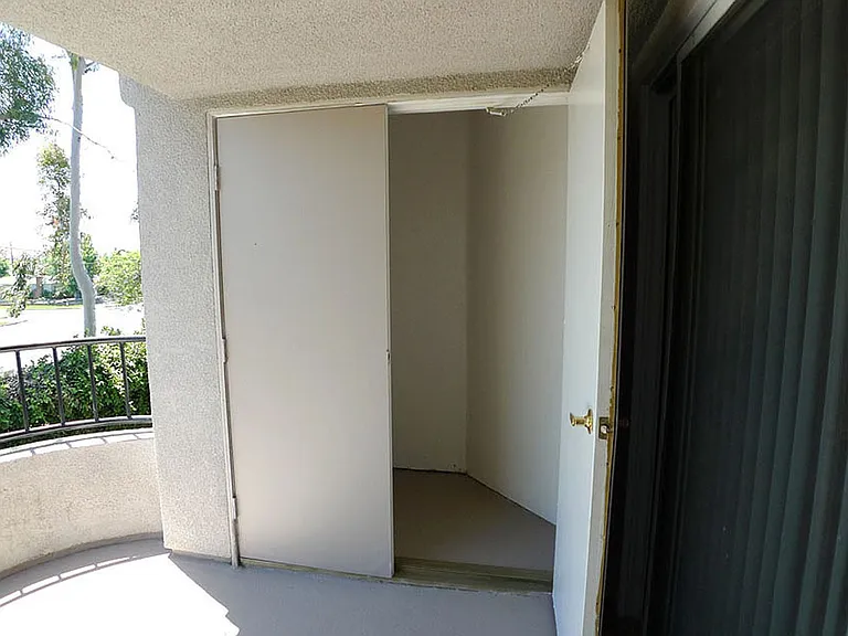 Alcantara Home Apts — Photo 71