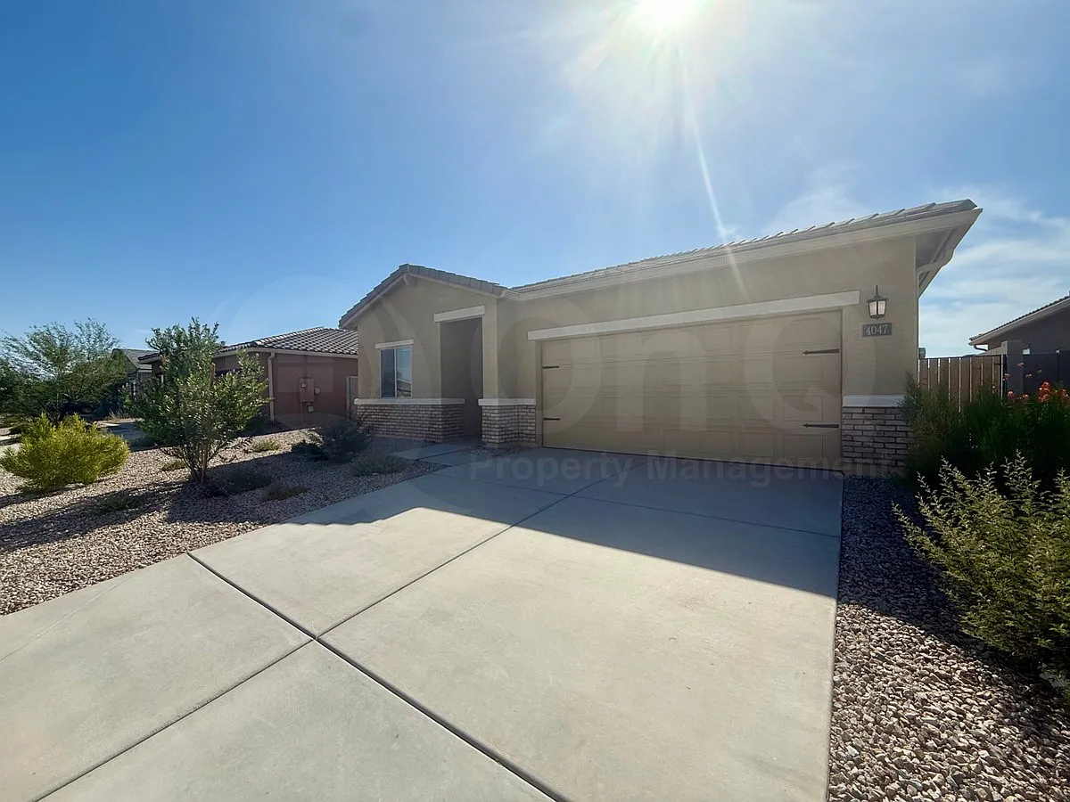 3 bed, 2.0 bath, 1115 sqft, $1,900 — Photo 2