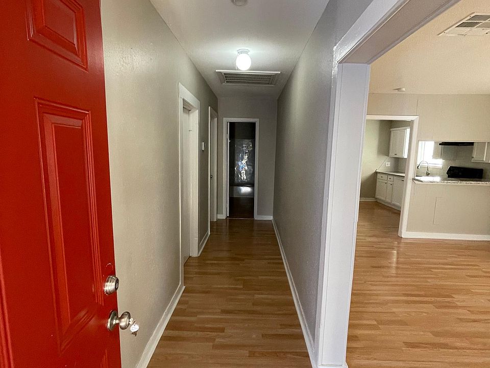 1st image of 704 15th Ave N #B