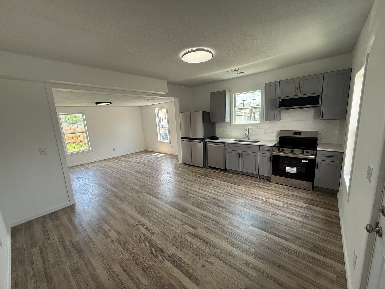 2 bed, 955 sqft, $1,450 — Photo 3