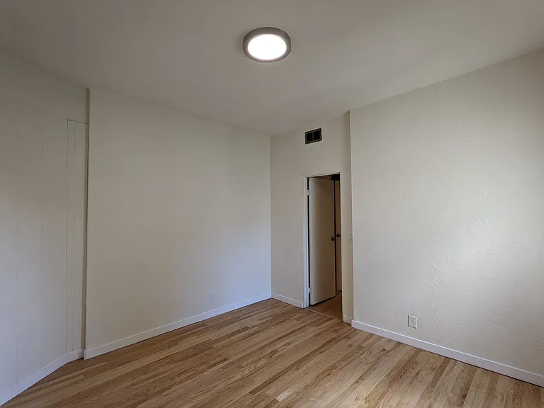 2541-2569 Le Conte Ave — Photo 32