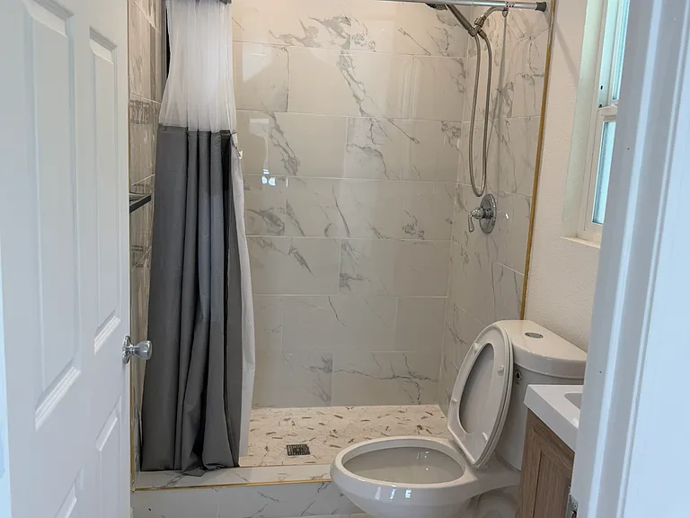 310A S Curry St — Photo 7