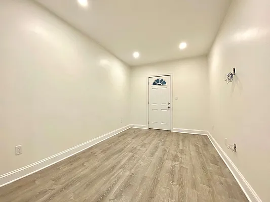 Rented by Astoria Realty | media 12