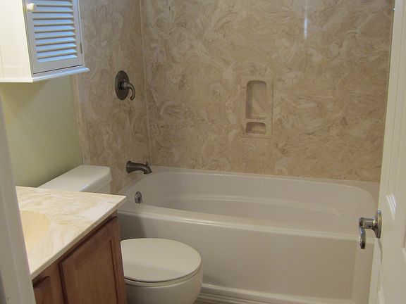4th image of 12 Evelyn Dr