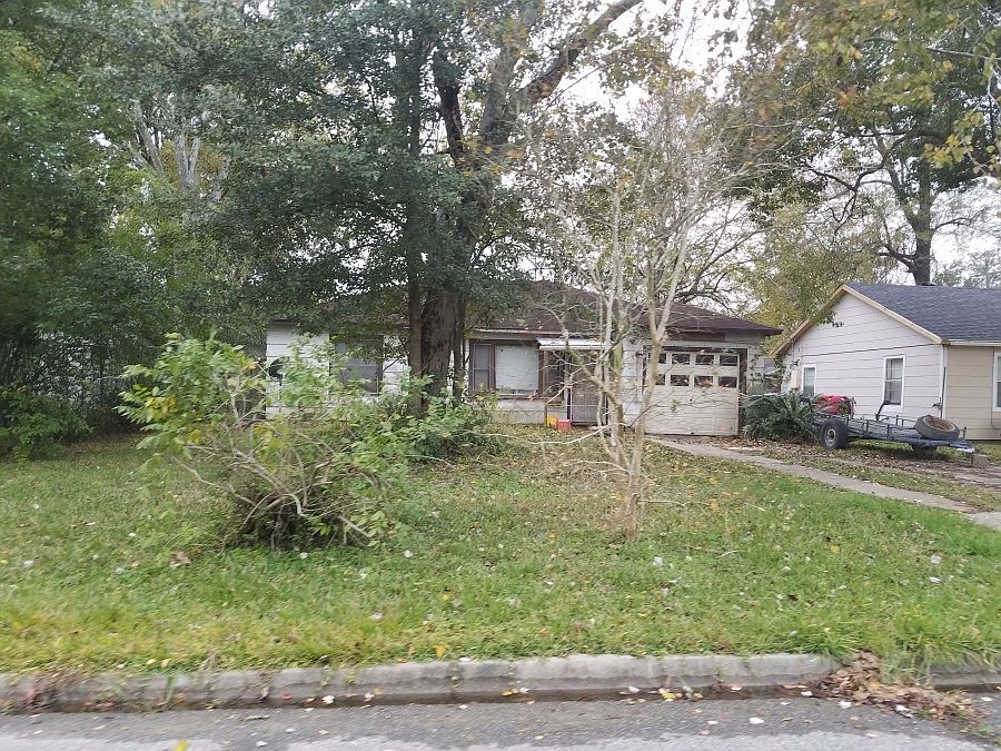 1st image of 3915 W Lynwood Dr