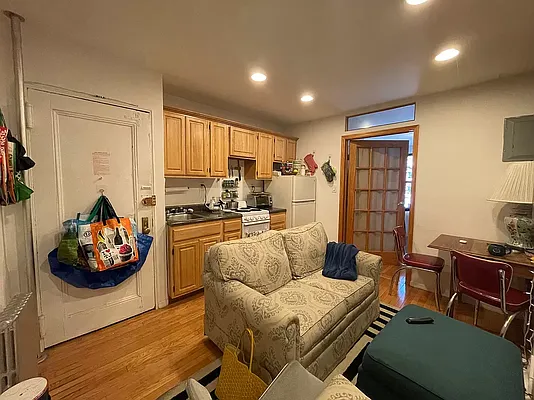 Rented by KNOCKKNOCK LLC | media 15