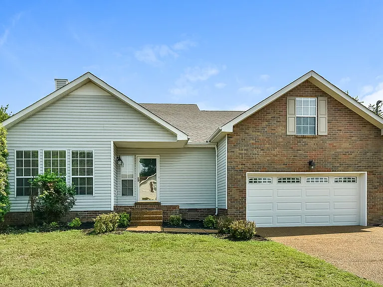 142 S Birchwood Dr — Photo 1