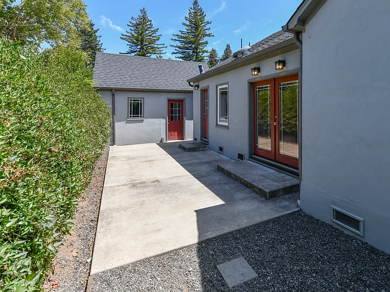 619 Seymour St — Photo 28